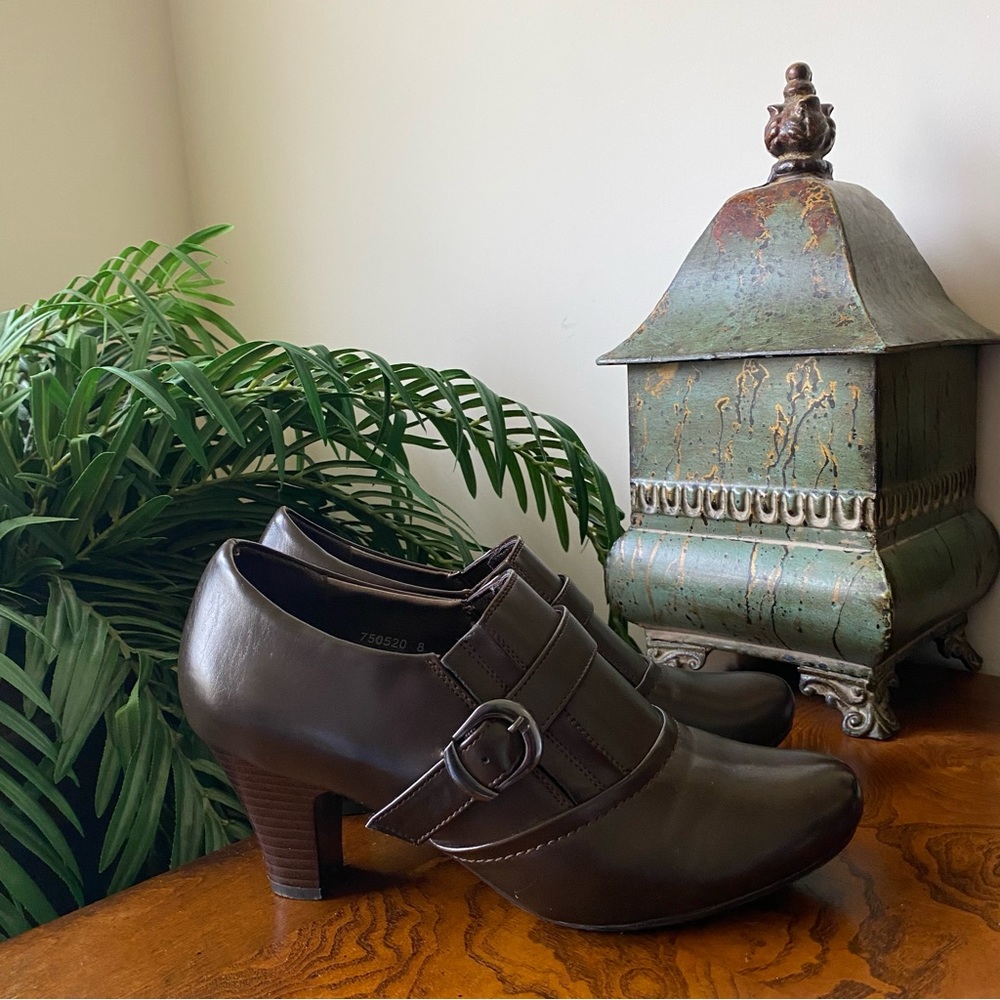 Pierre Dumas Flexibles Brown Ankle Booties